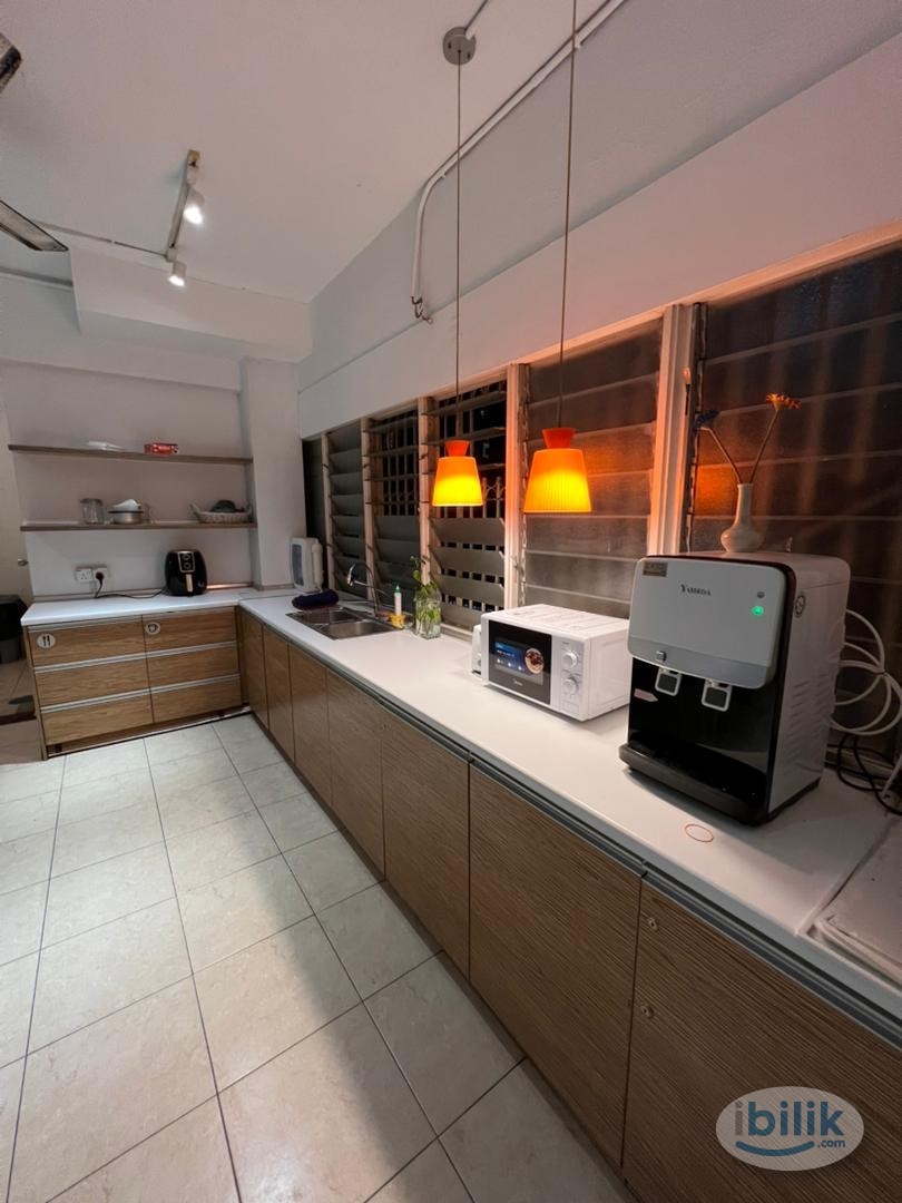 🏡🏡Female Unit Middle Room at Bandar Utama, Petaling Jaya - Image 1