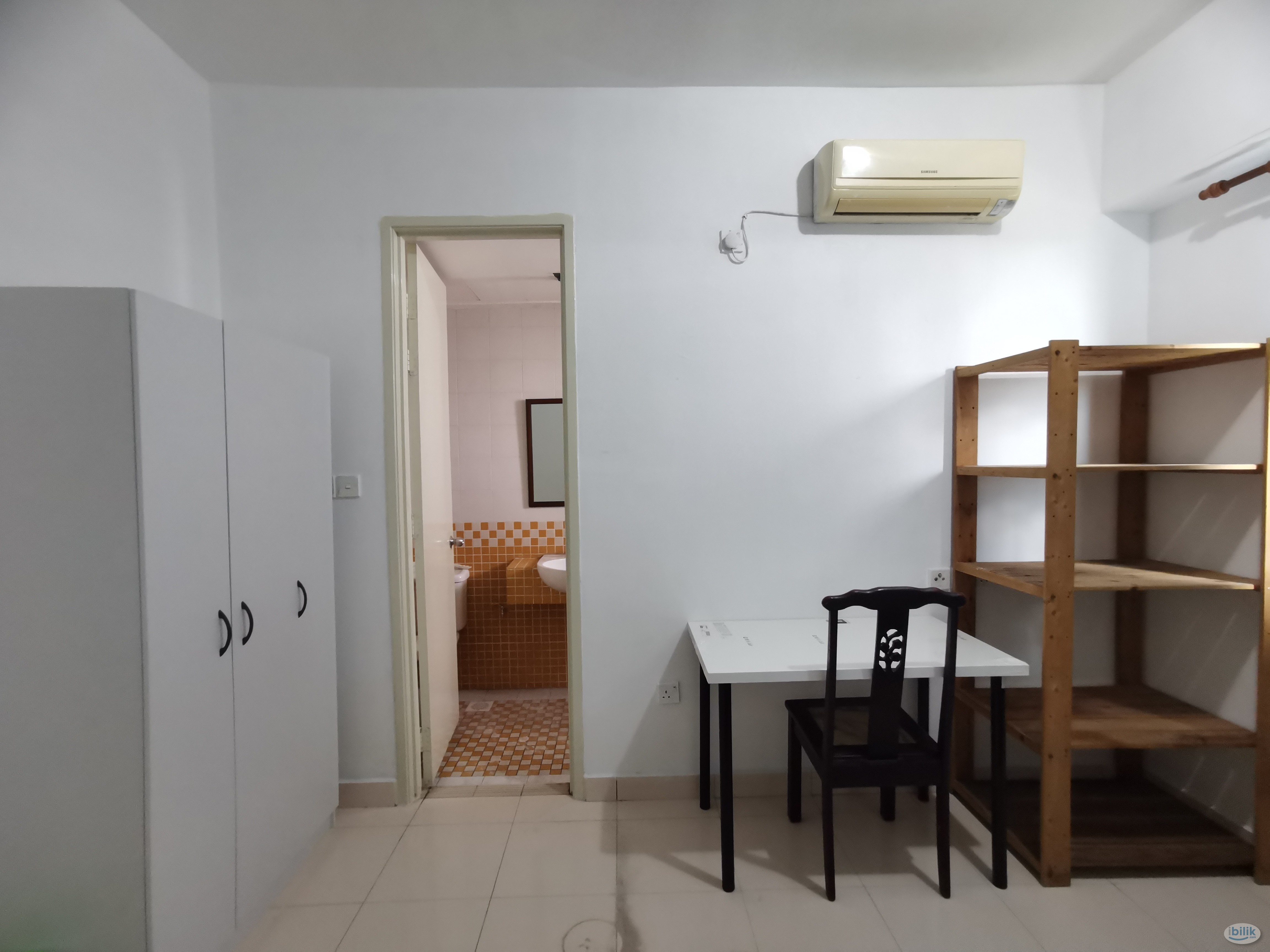 Master Room at Damansara Perdana, Petaling Jaya - Image 5