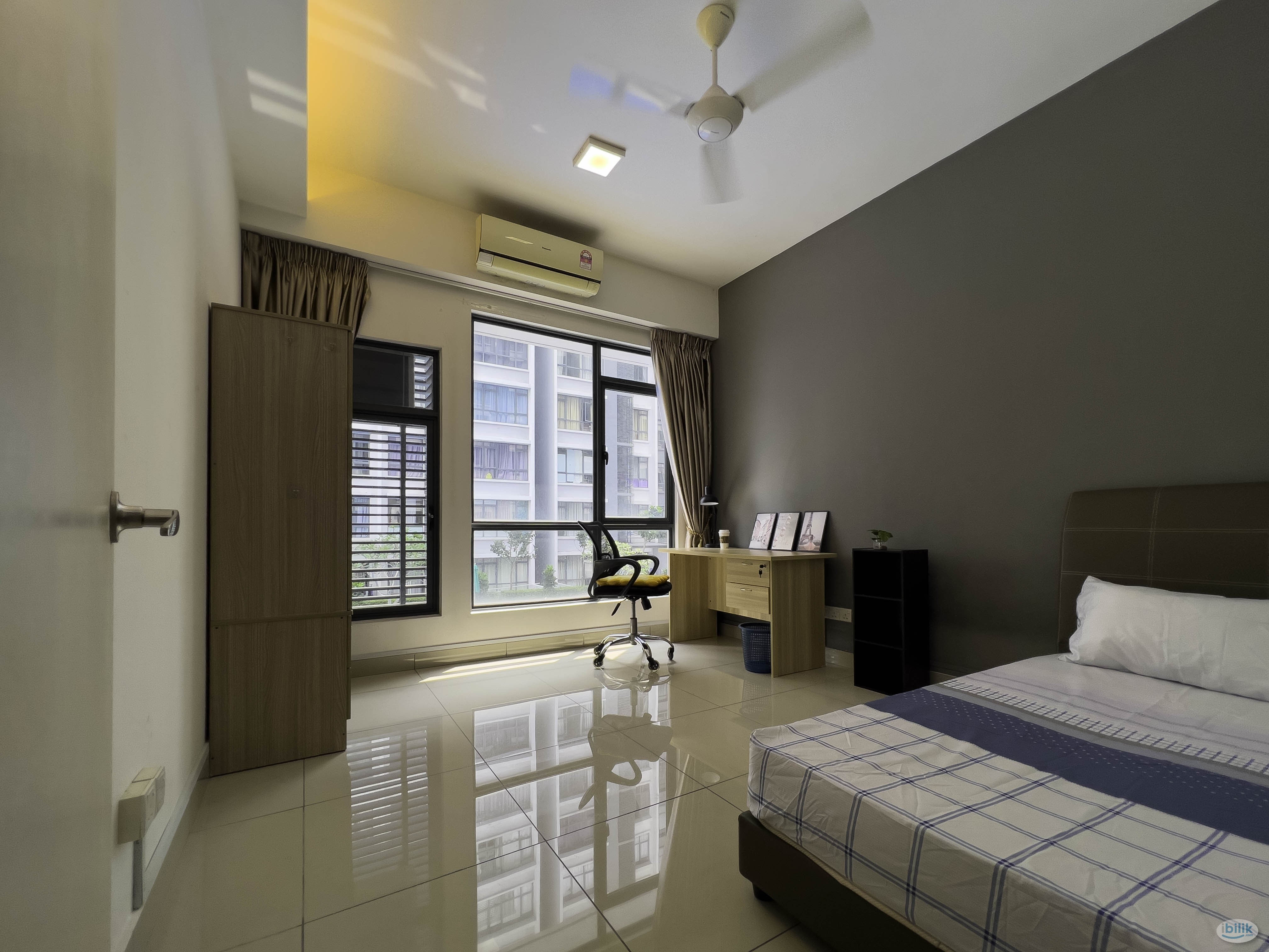 Middle Room at Paramount Utropolis @ Glenmarie, Shah Alam - Image 1