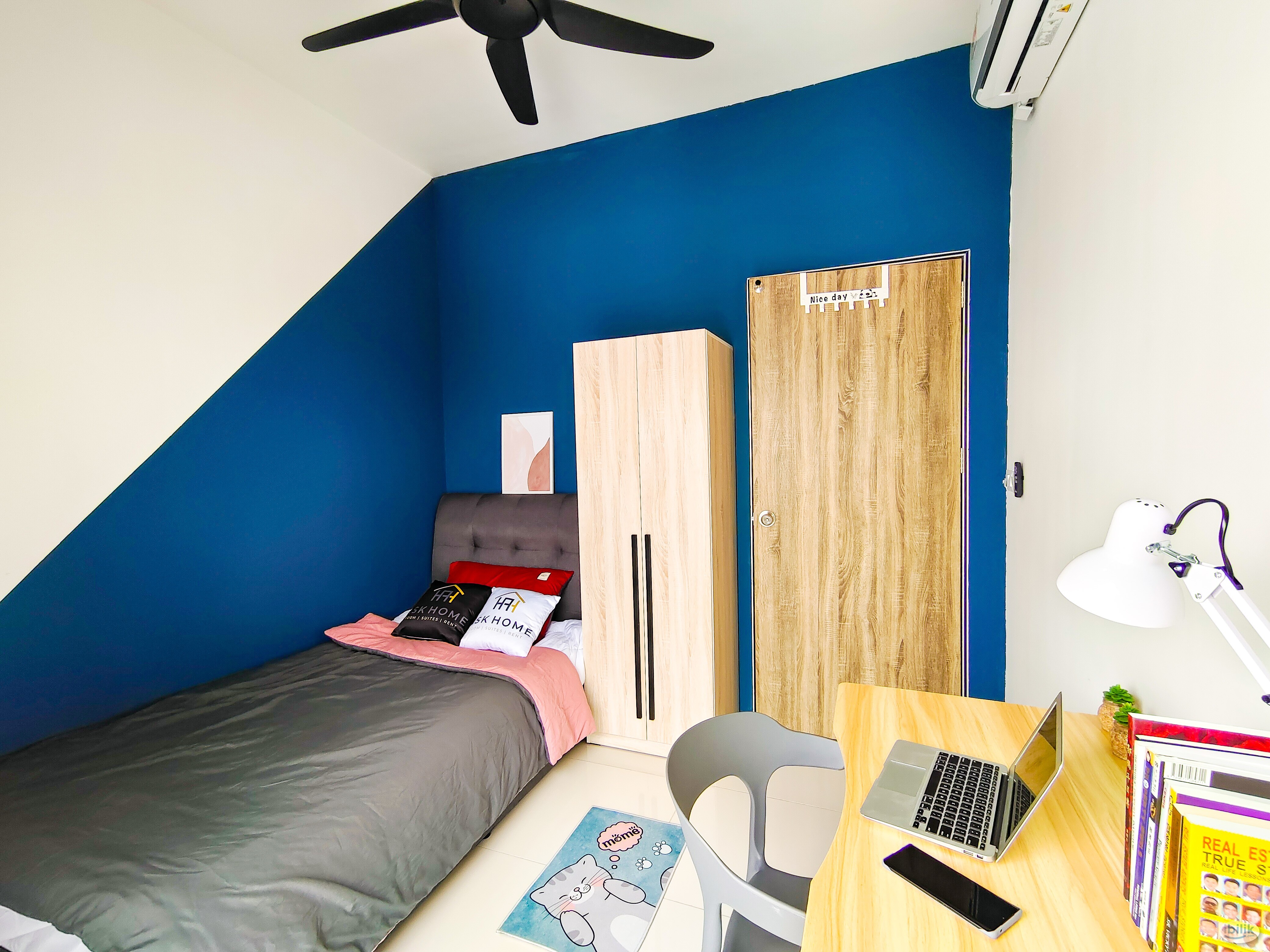 Traders Garden Medium Room - Image 1