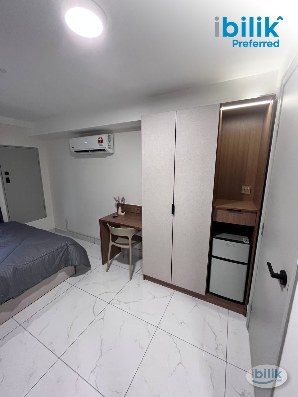 City View Master Room in Duplex Unit for Couple - Image 3