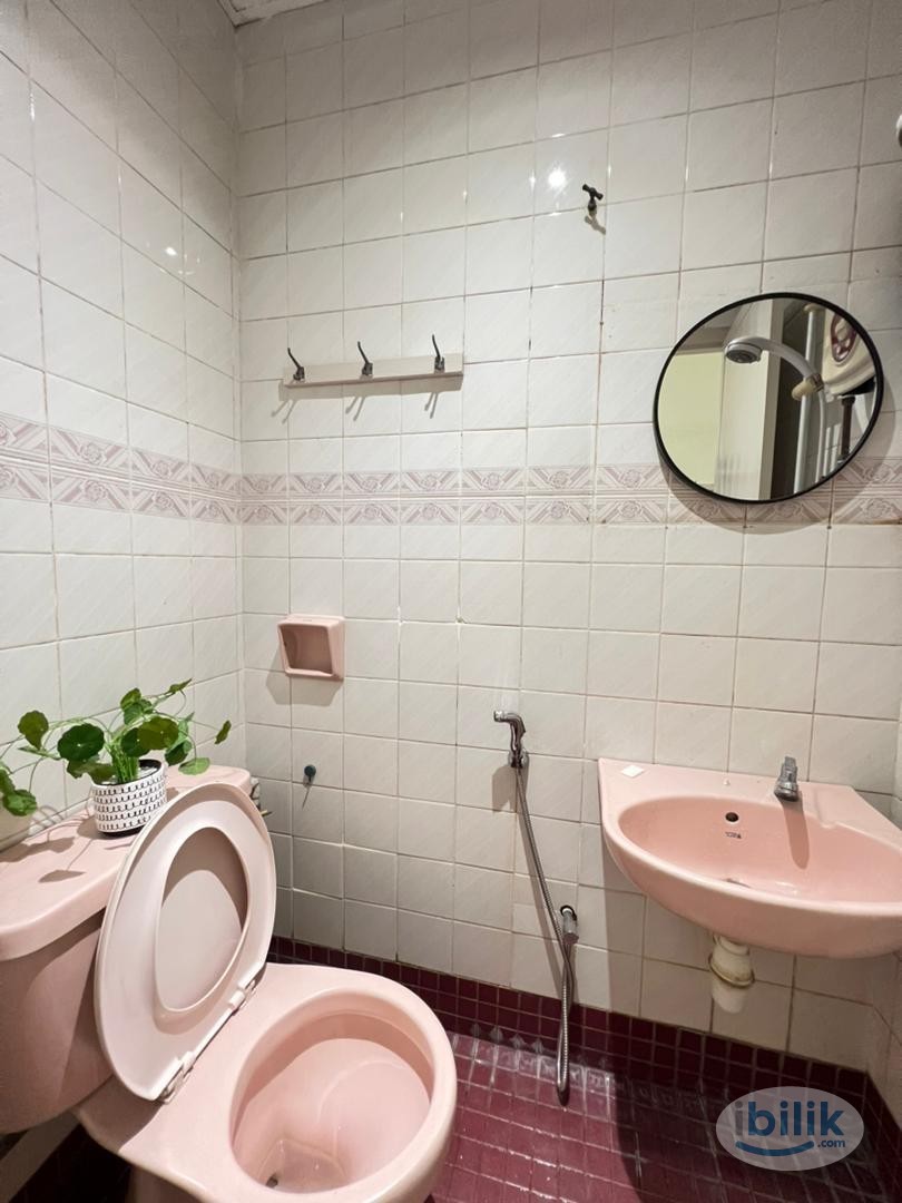 Master Room with Toilet near HKL 🚶Walk Distance 5 mins LRT Chow Kit - Image 2