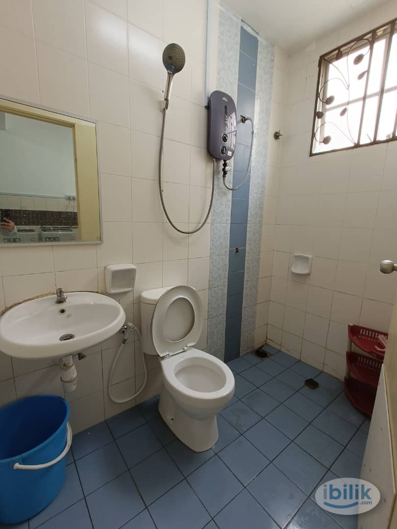 Furnished Room with Private Toilet + Air-Cond at Setia Alam near Setia City mall - Image 1