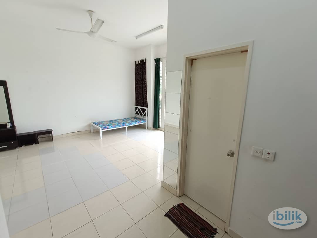 Furnished Room with Private Toilet + Air-Cond at Setia Alam near Setia City mall - Image 3