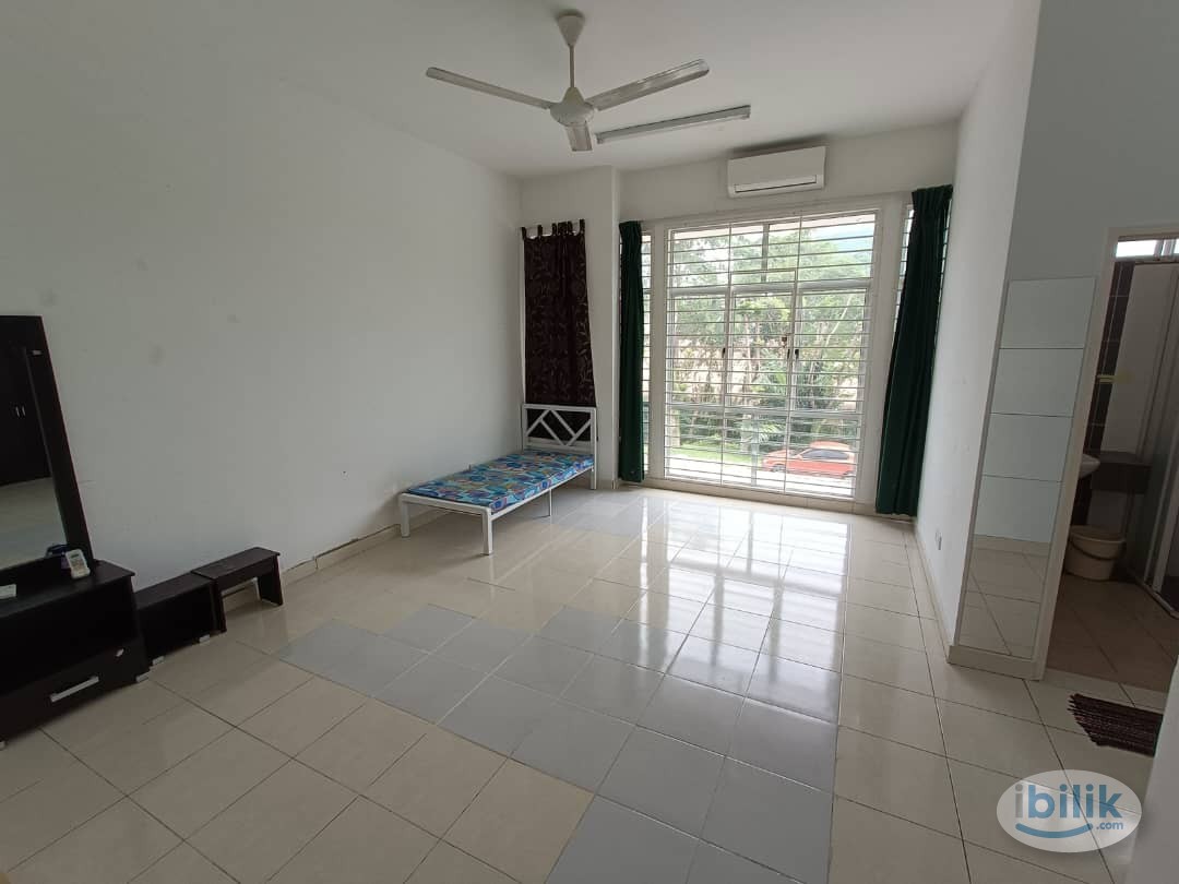 Furnished Room with Private Toilet + Air-Cond at Setia Alam near Setia City mall - Image 4