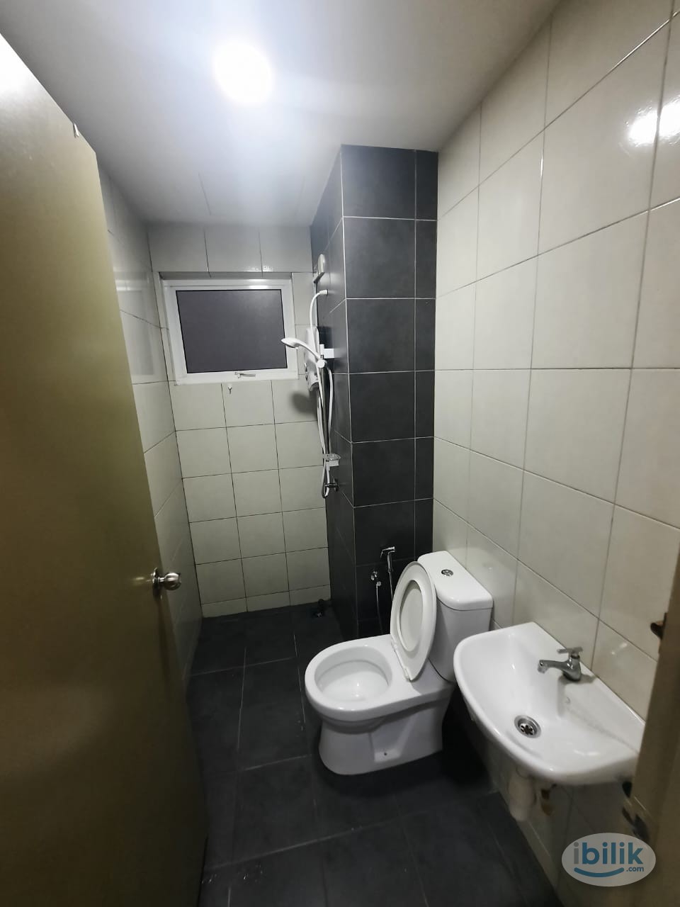 Middle Room at PUNCAK 7 RESIDENCE, Shah Alam, Selangor - Image 4