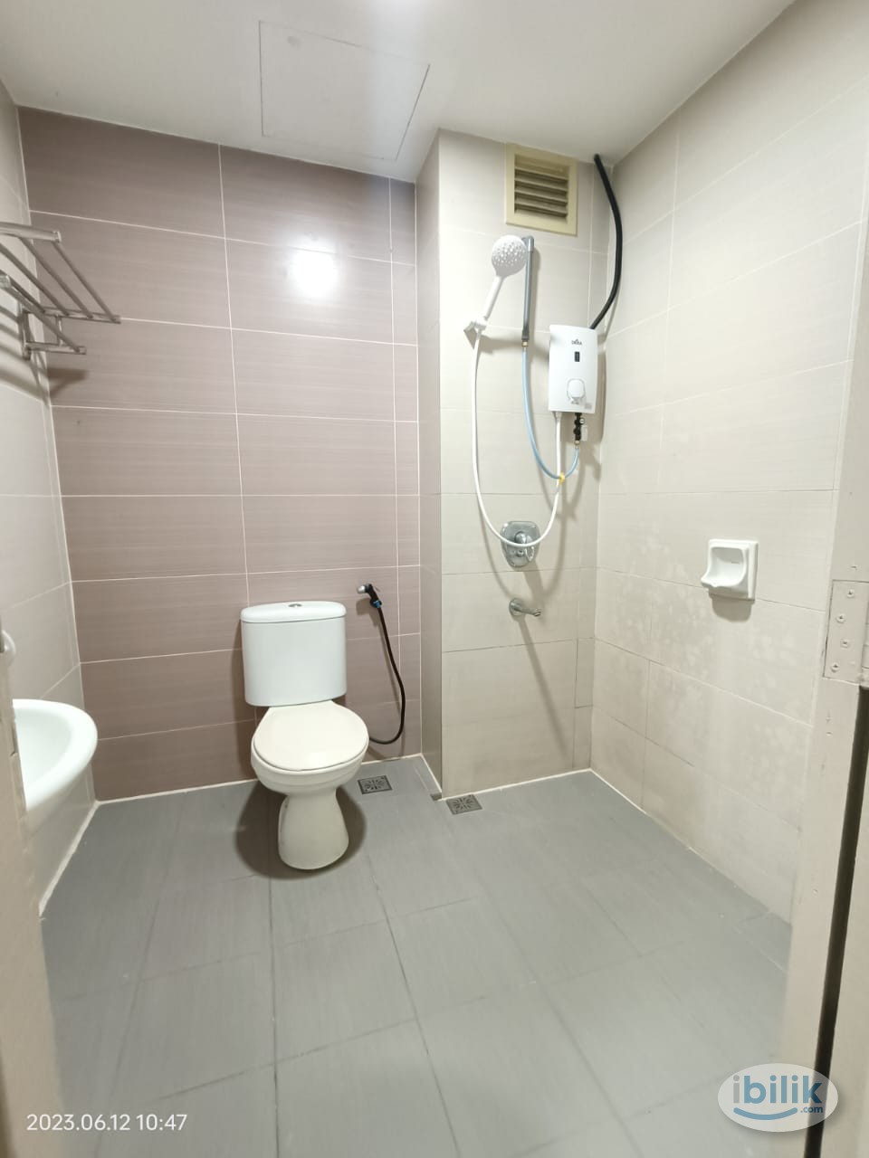 "Corona Inn Near MRT Bukit Bintang 🚇🌆" - Image 3