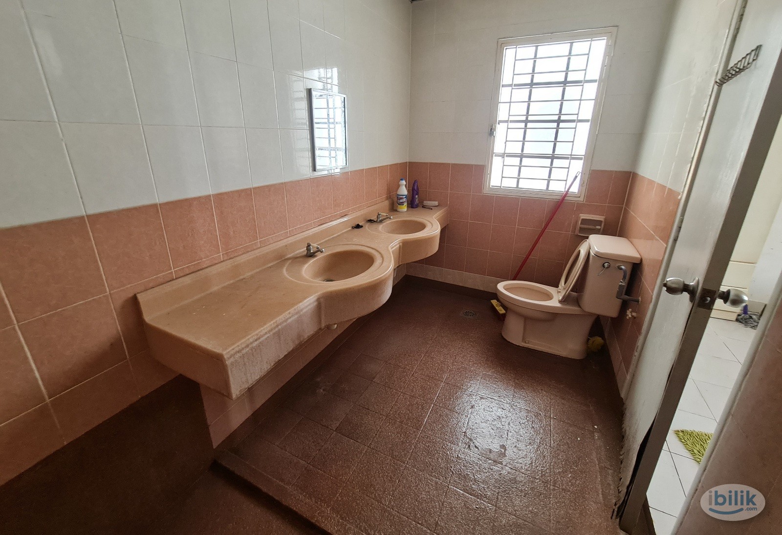 Master Room at Flora Green Condo, Opposite UTAR - Image 2