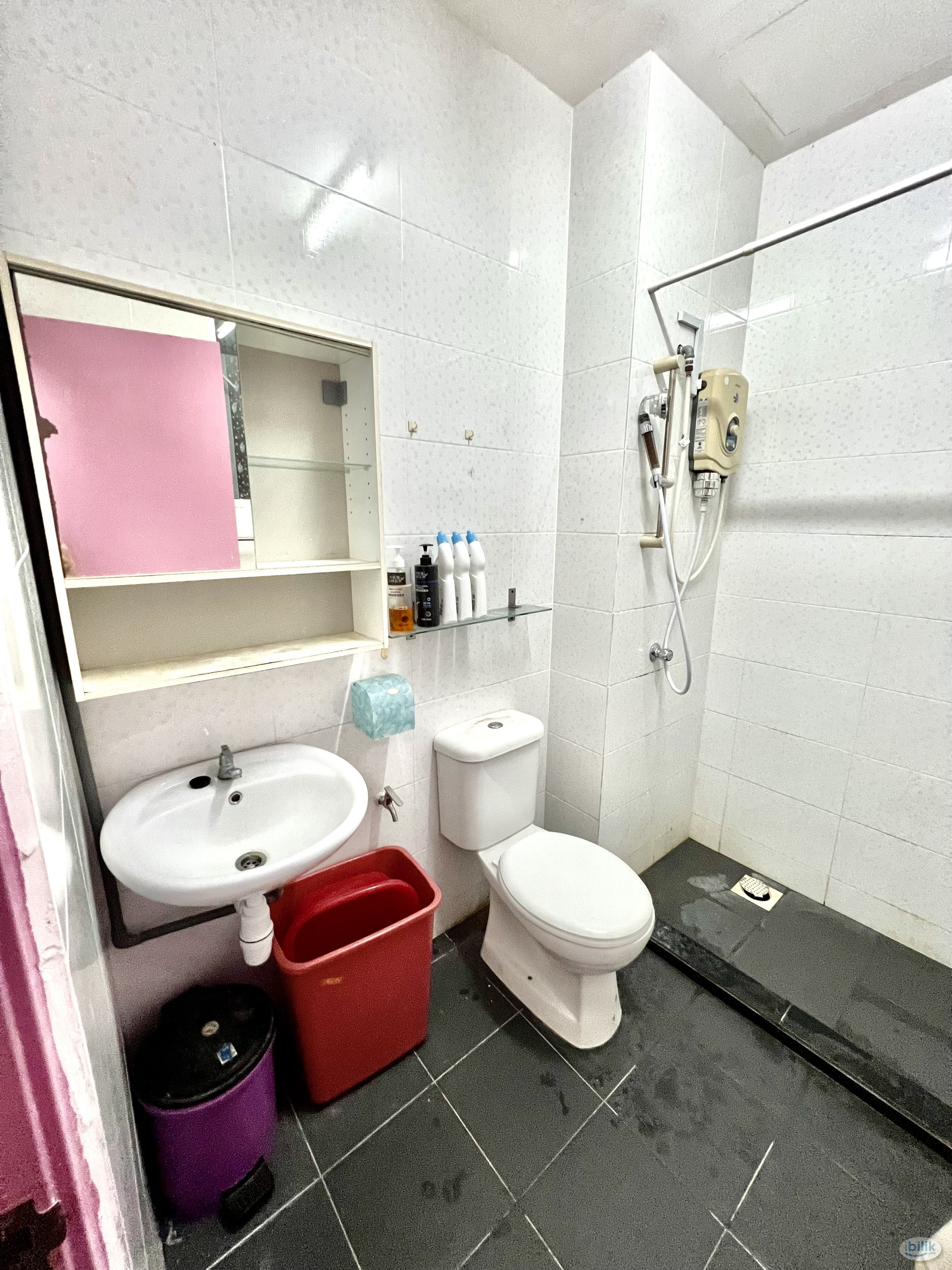 Master Room at Mahkota Residence, Bandar Mahkota Cheras - Image 4