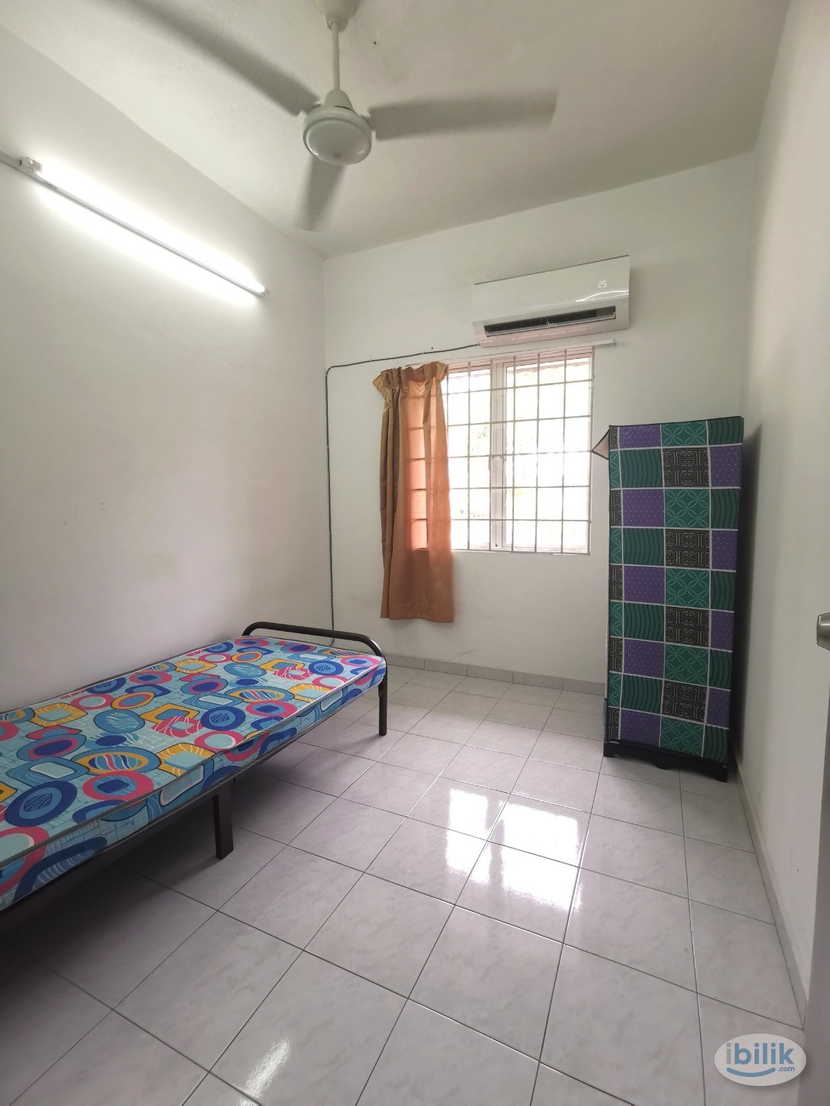 🆕🏠🛏️💼 Limited Medium Room to Rent at Jalan Bayan, Bandar Puchong Jaya! 🆓🧹 Free Weekly Cleaning Services! 🧹🆕🏠 - Image 1