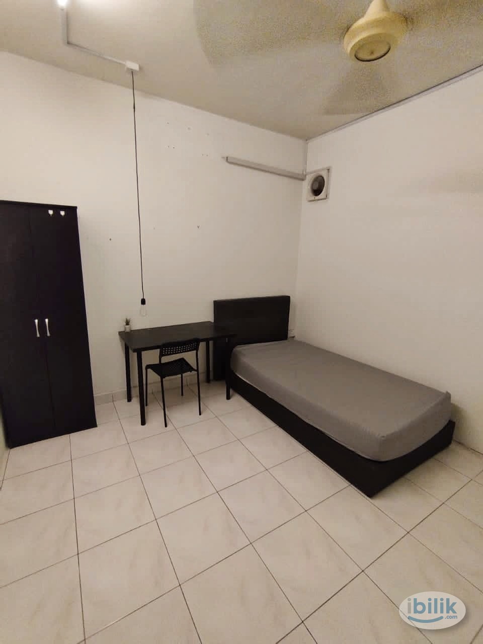 5mins drive to LRT Station Bandar Puteri 🚝 Middle Room at Bandar Puteri Puchong, Puchong - Image 1