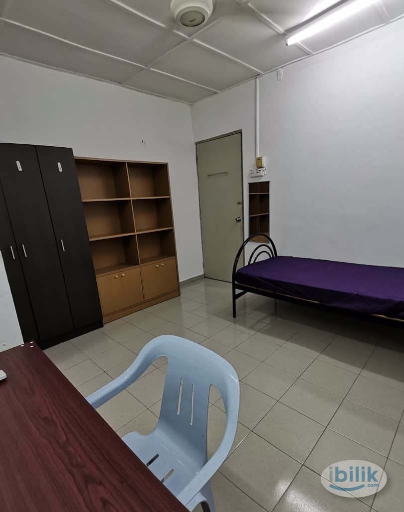Middle Room at Damansara Utama, Petaling Jaya - Image 1