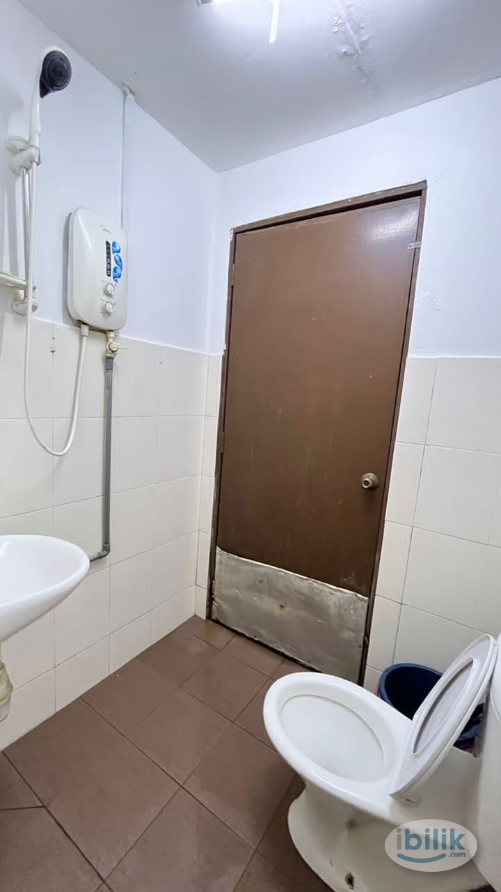 🏠 Searching for a room in SS18, Subang Jaya? Look no further! We have a room available with high-speed Wi-Fi. - Image 2