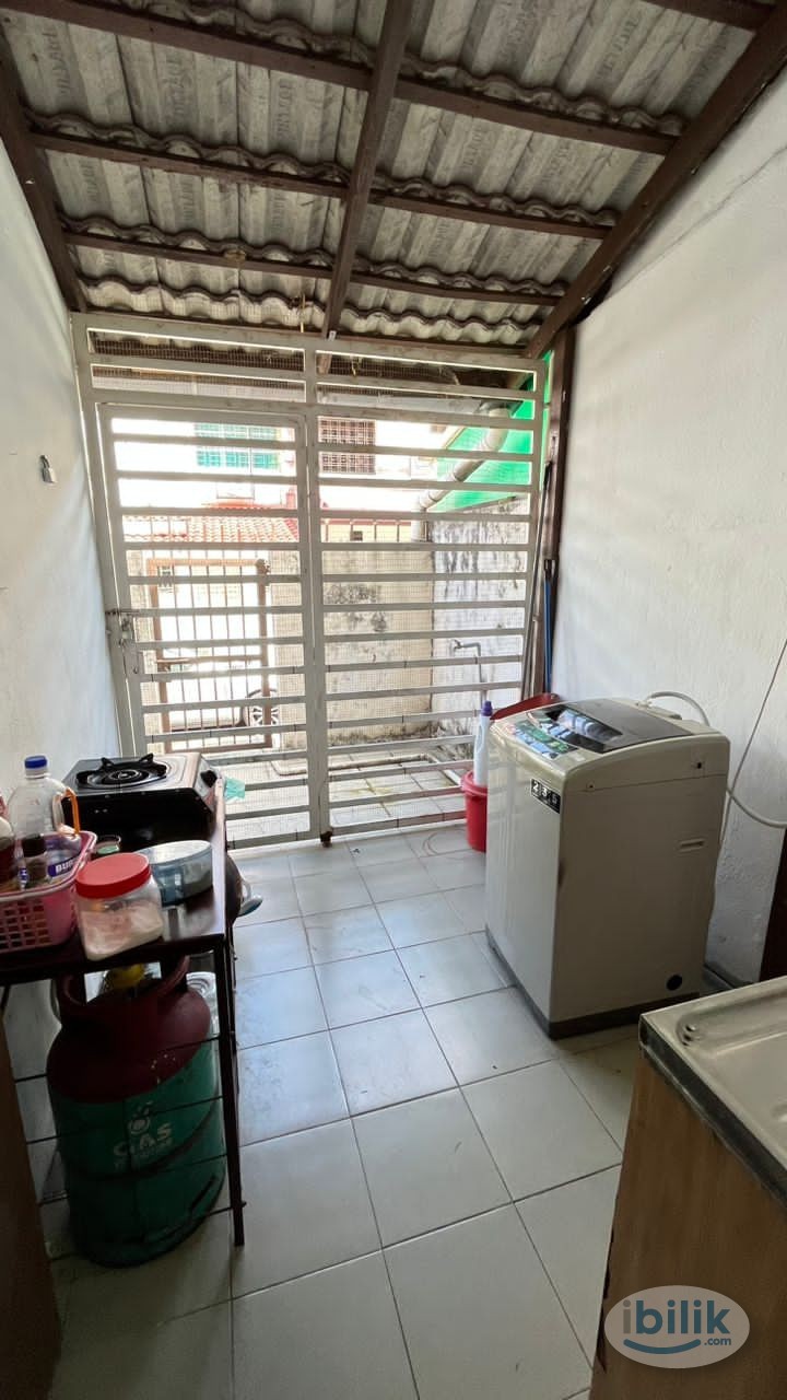 🏠 Searching for a room in SS18, Subang Jaya? Look no further! We have a room available with high-speed Wi-Fi. - Image 3