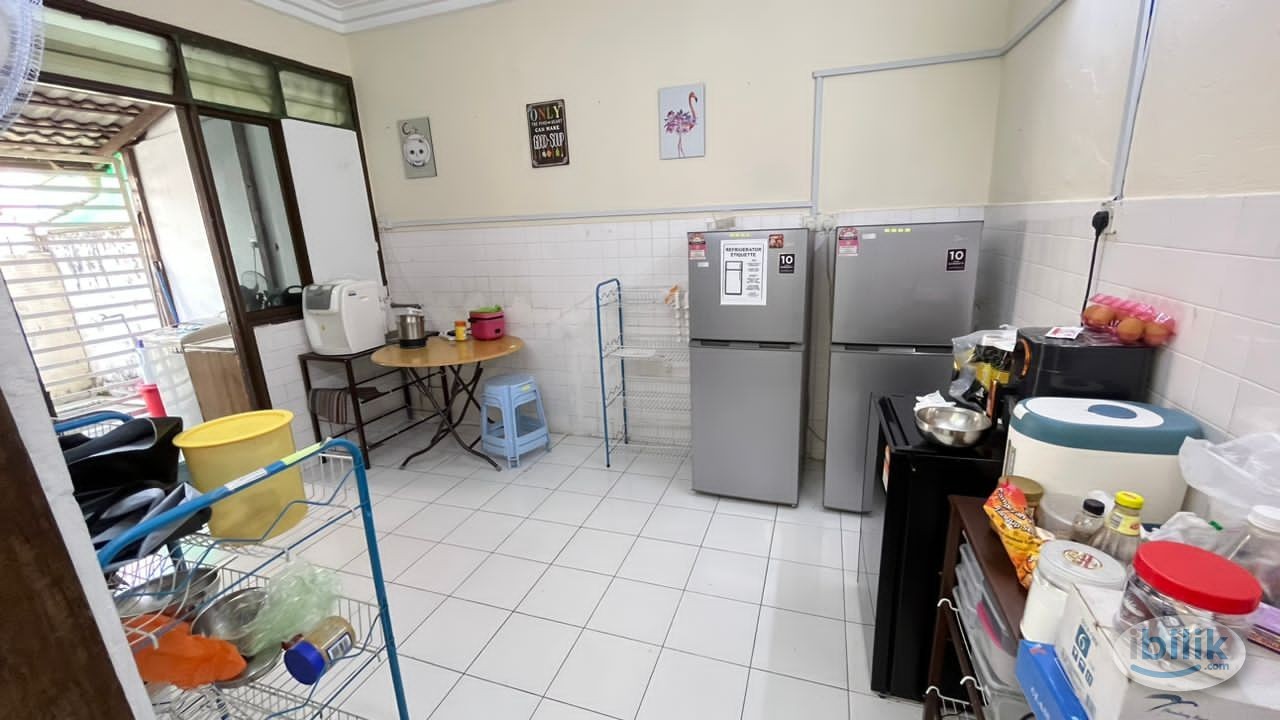 🏠 Searching for a room in SS18, Subang Jaya? Look no further! We have a room available with high-speed Wi-Fi. - Image 4
