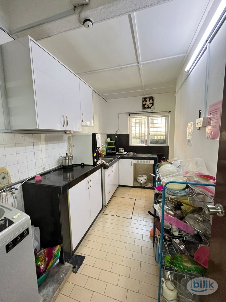 🚶‍♂️🚉 Looking for a middle room to rent within walking distance of INTI College and the LRT station in SS18 Subang Jaya🚶 - Image 1