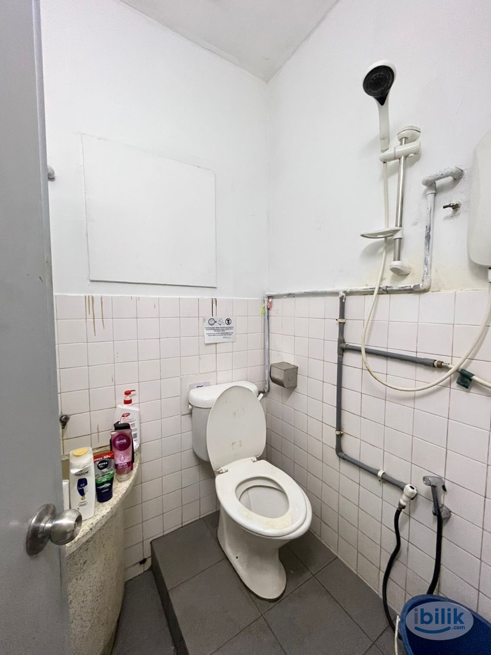 🚶‍♂️🚉 Looking for a middle room to rent within walking distance of INTI College and the LRT station in SS18 Subang Jaya🚶 - Image 2