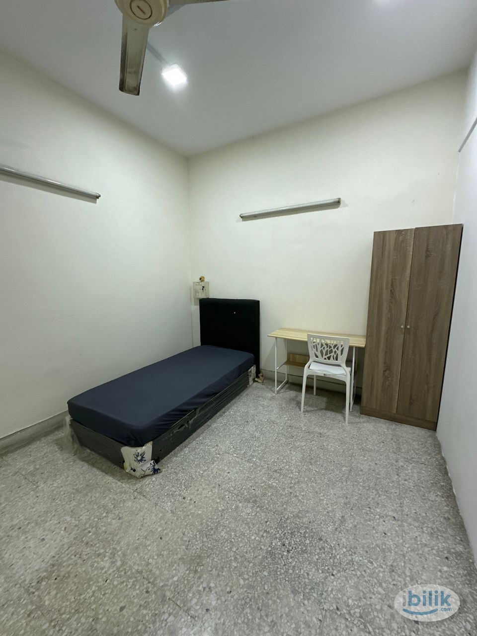 Female Unit Room + Free WiFi 📱 for Rent at SS2 Petaling Jaya ⭐ - Image 1