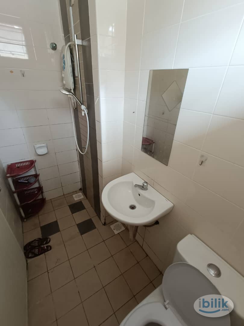 Bilik Sewa with Air-Cond 🛌 7mins to Setia City Mall - Image 4