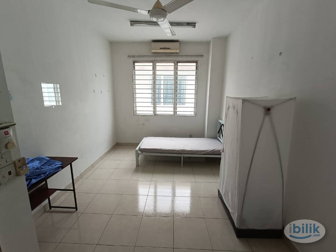 Private Middle Room for Rent 🛌 with Free WiFi 📱 at Setia Indah Setia Alam - Image 1