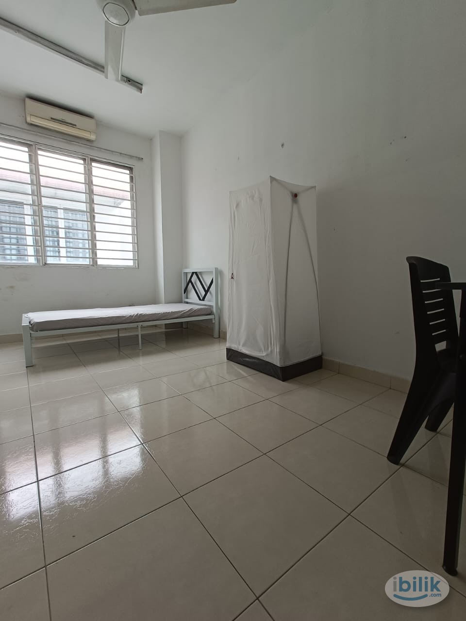 Private Middle Room for Rent 🛌 with Free WiFi 📱 at Setia Indah Setia Alam - Image 2