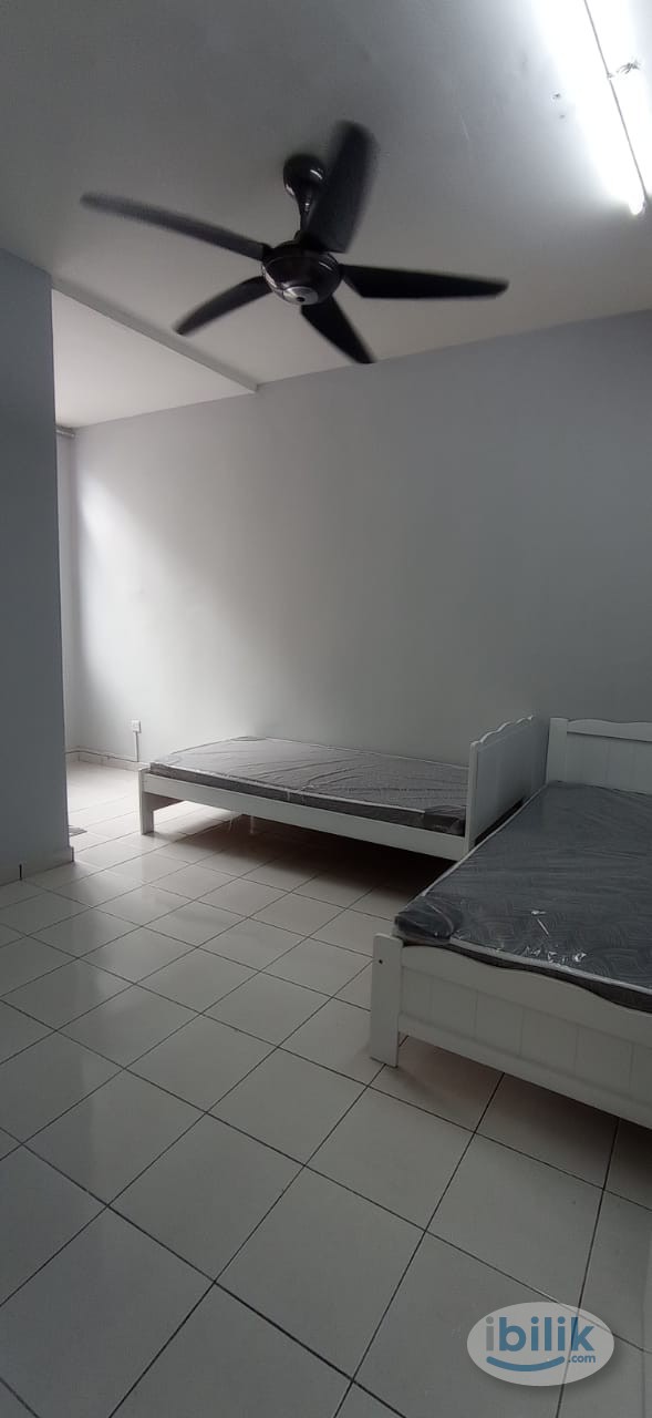 Master Room at Sri Astana, Batu Caves/sharing room/girl muslim/fully furnised/wifi - Image 1