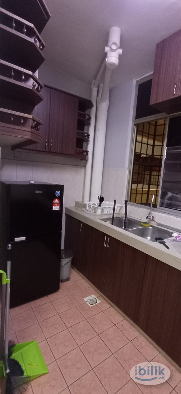 Master Room at Sri Astana, Batu Caves/sharing room/girl muslim/fully furnised/wifi - Image 2