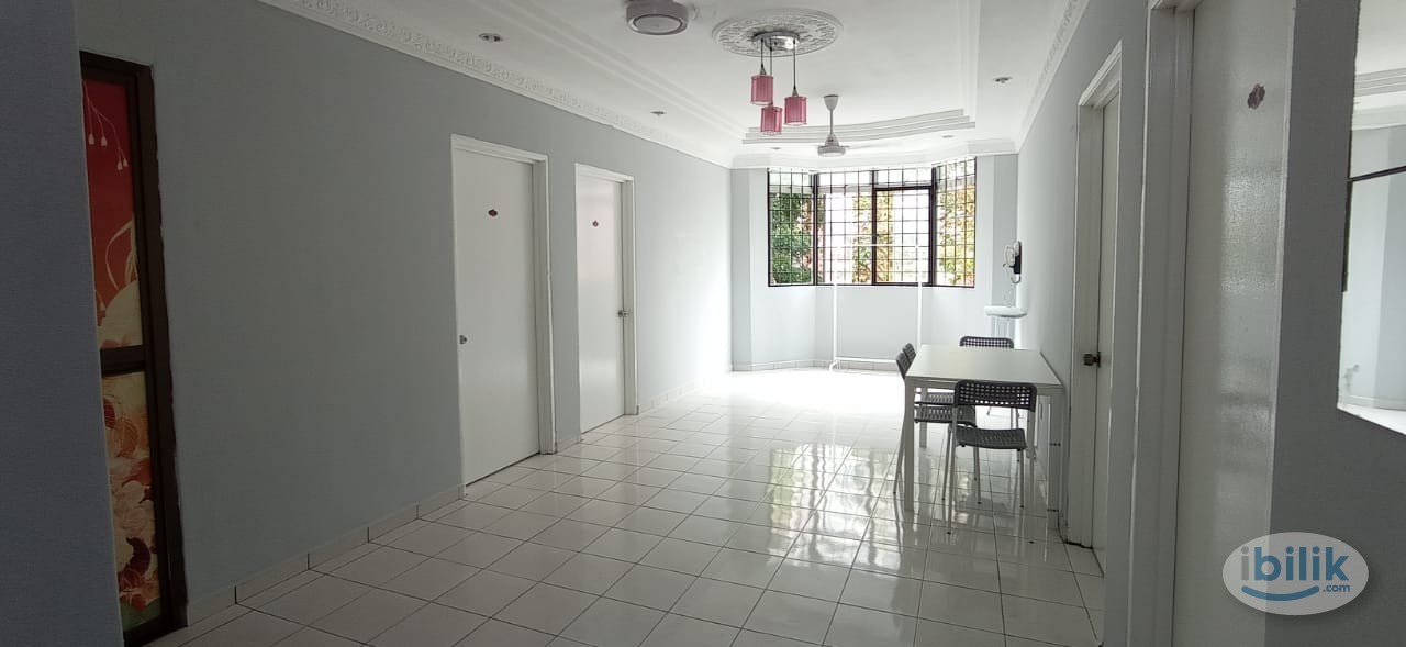Master Room at Sri Astana, Batu Caves/sharing room/girl muslim/fully furnised/wifi - Image 5