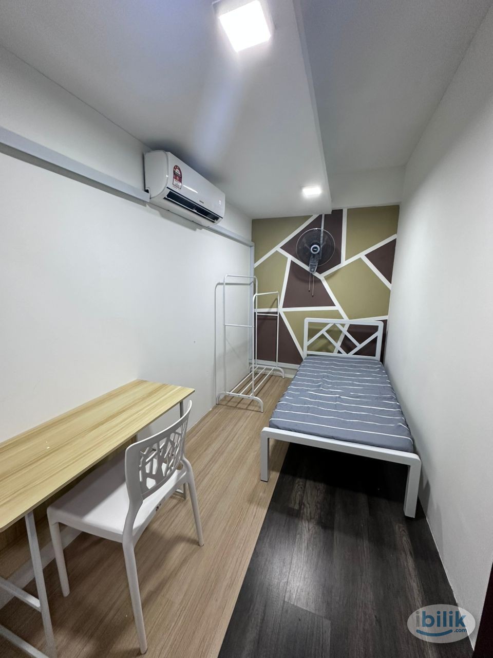 ⭐ Female Unit Room for Rent with Walking Distance to IOI Puchong LRT station⭐ - Image 1