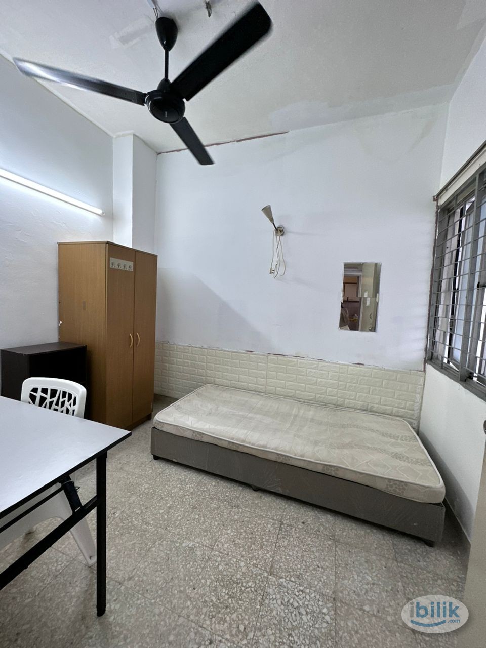 Non Sharing Middle Room for Rent at SS2 with Free WiFi 📱 - Image 1