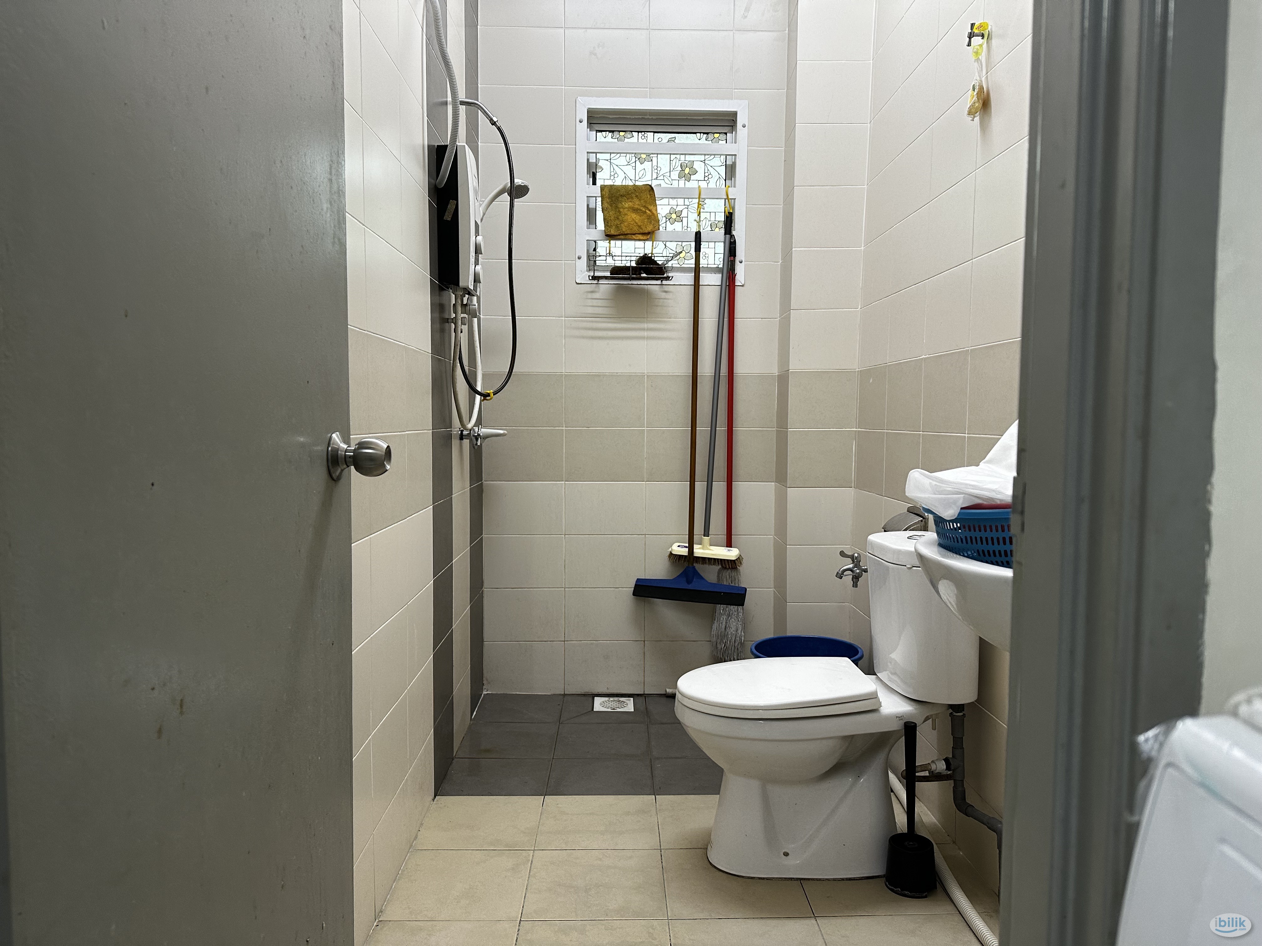 Middle Room at Bayu 1 Residence, Nilai - Image 2