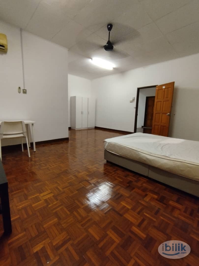 Low Deposit ❗ Master Room attach Private Toilet Available in Bandar Utama - Image 2