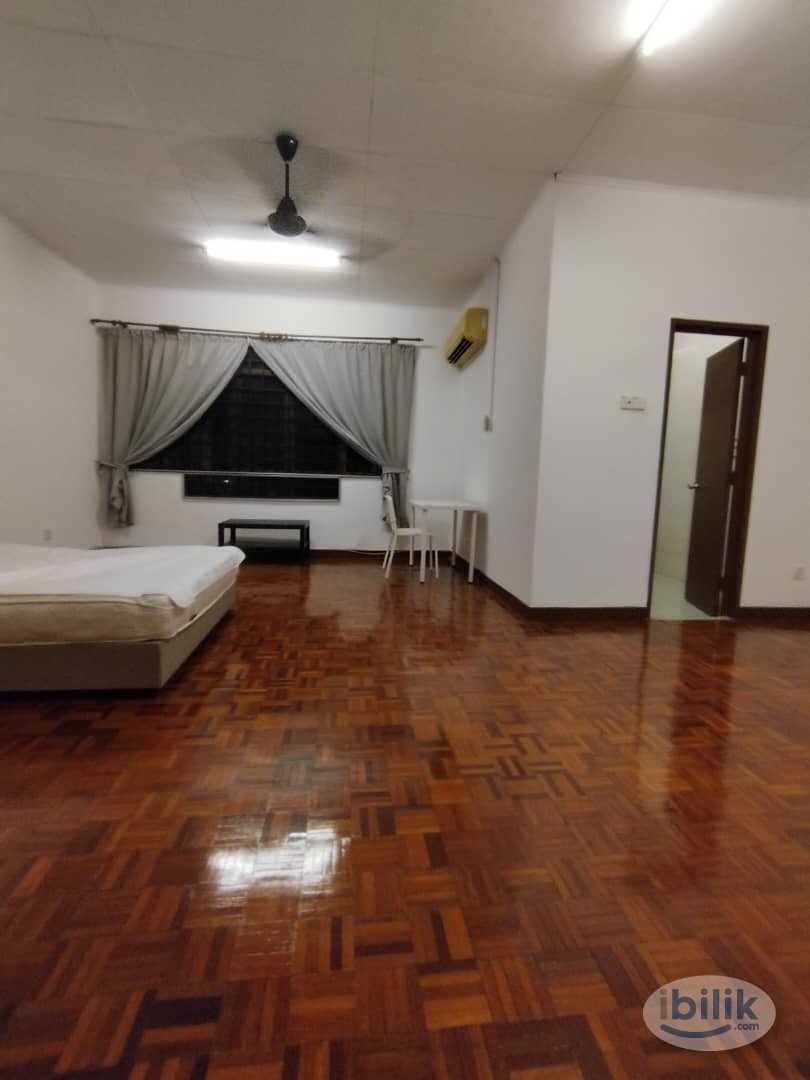 Low Deposit ❗ Master Room attach Private Toilet Available in Bandar Utama - Image 3