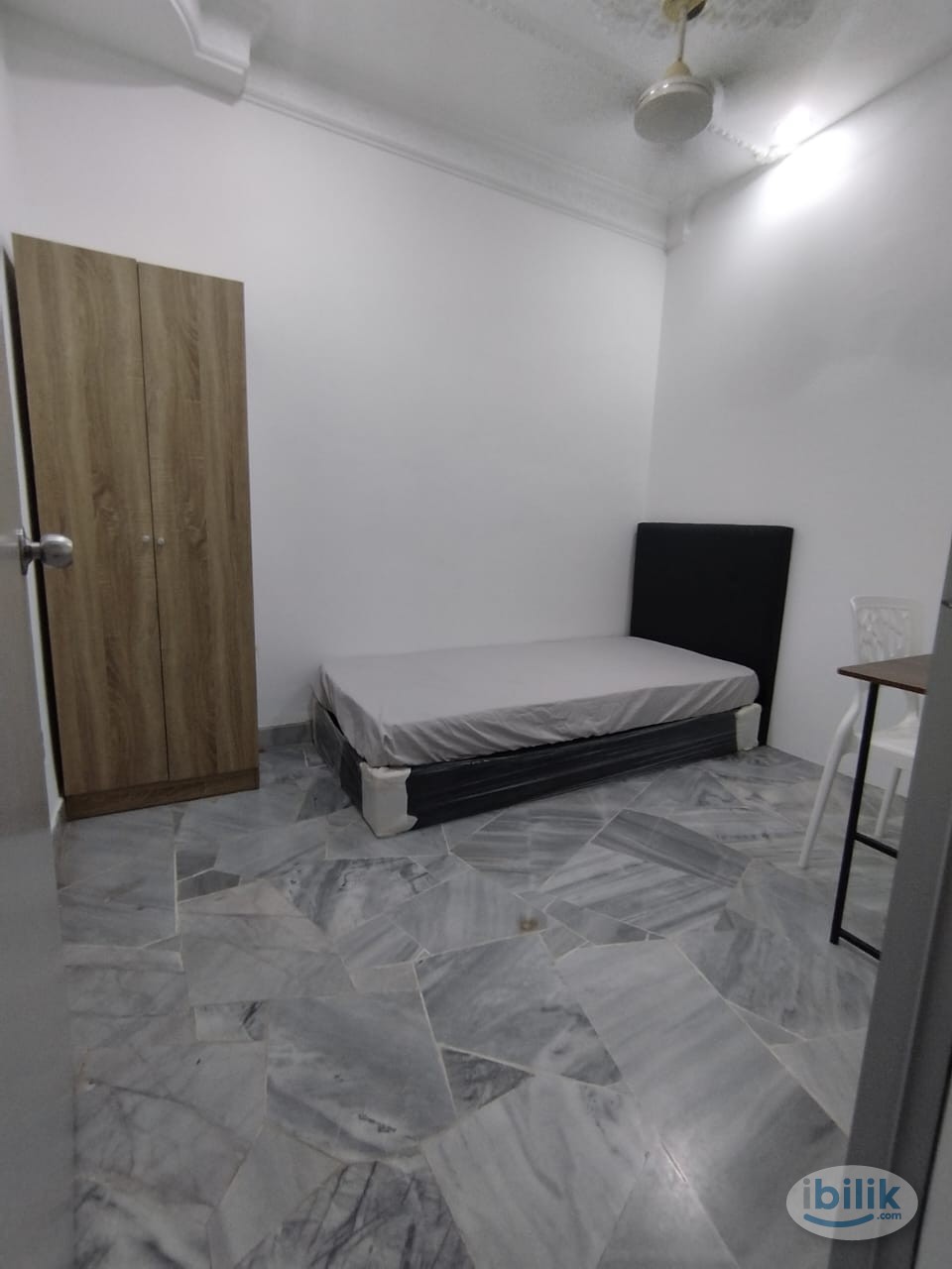 Low Deposit 💸 Room for Rent at Bandar Utama near One Utama mall 🏩 - Image 1