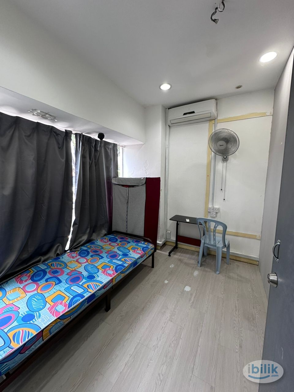 Near 🚶‍♂️ MRT TTDI  🚇 Low Deposit Room for Rent at Damansara Kim - Image 1