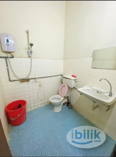 Limited Room Available in SEKSYEN 19 PETALING JAYA! 🏠 Hurry before it's gone! - Image 3