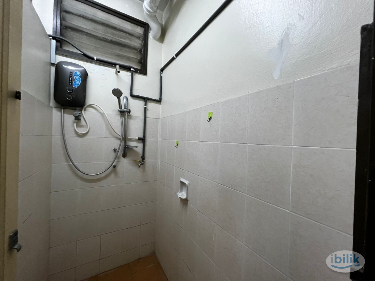 Twin Room (2 Single Bed) for Rent @ Walking Distance to UniKL / General Hospital Ipoh / Greentown - Image 4