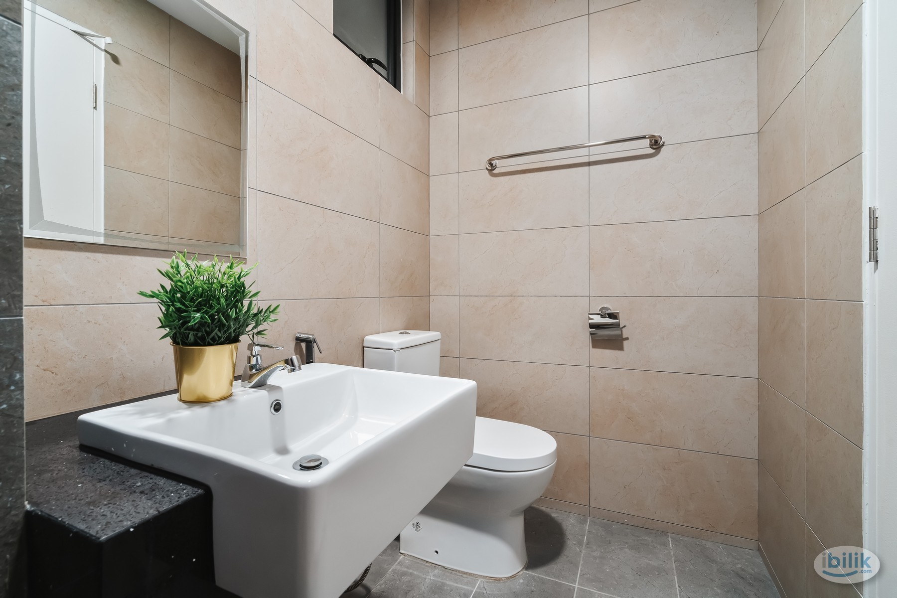 Master Room at AraTre Residence Near to Citta Mall & LRT Ara Damansara - Image 2