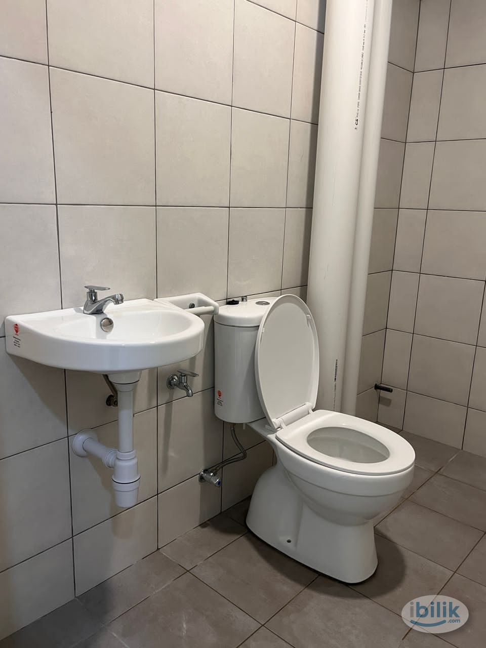 Minimalist Single Room at Bayan Baru, Penang - Image 3