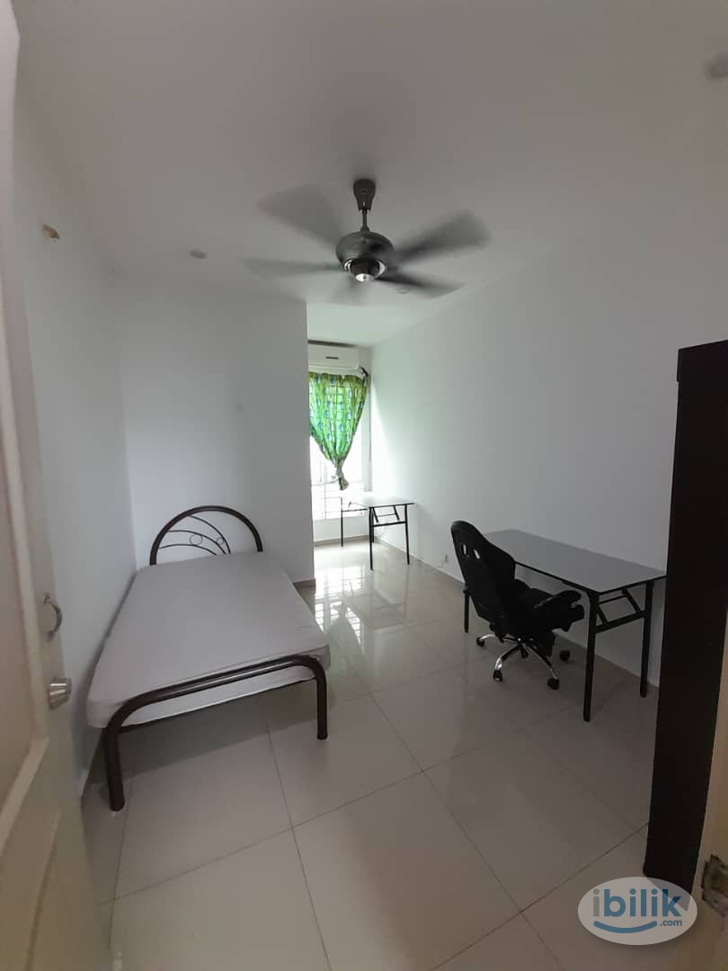 Middle Room With Private Bathroom at Bandar BOTANIC Klang, Selangor - Image 1