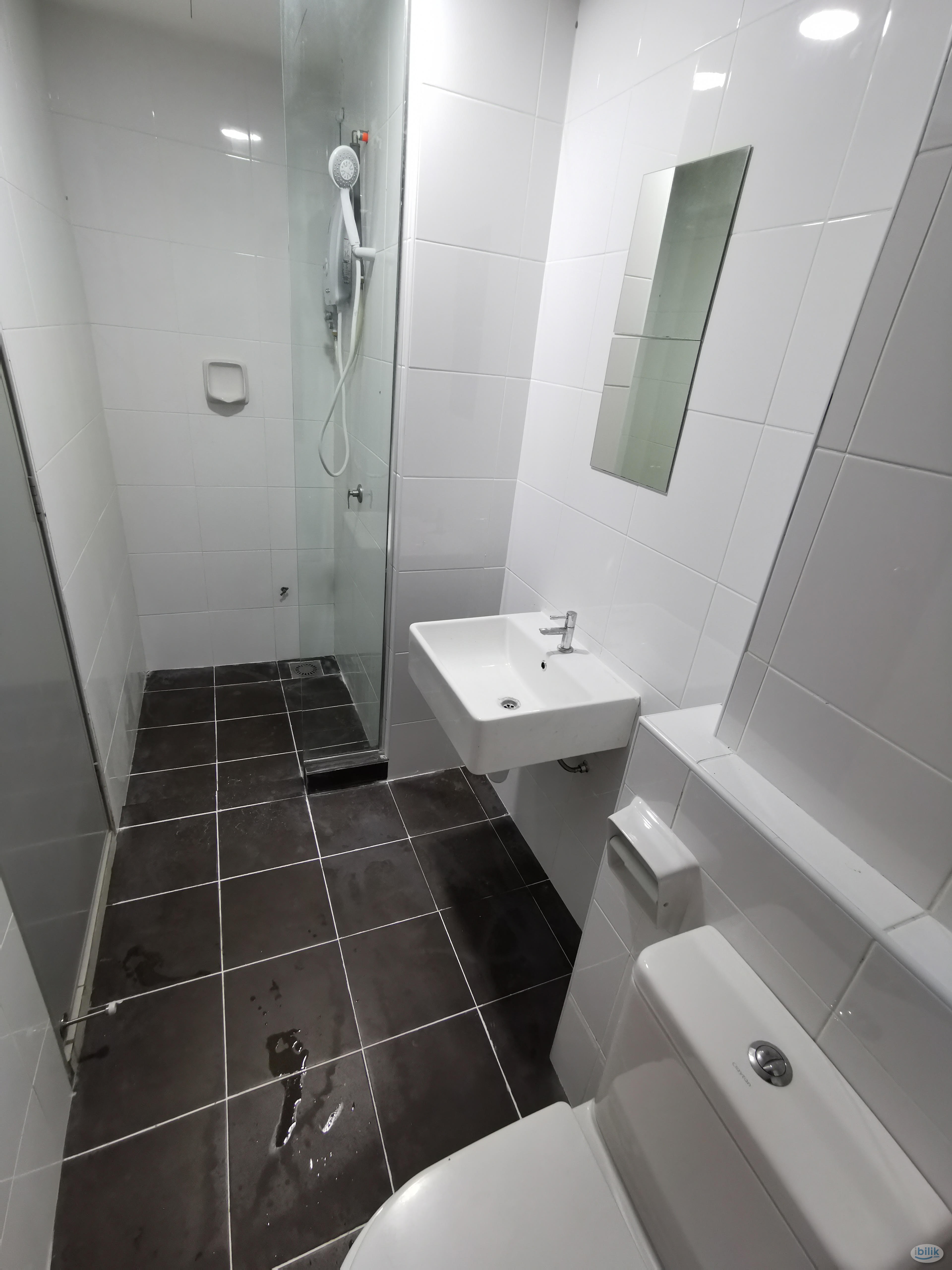 De Centrum UniPark, MALAY FEMALE Unit, Fully-furnished, Personal Bathroom - Image 2