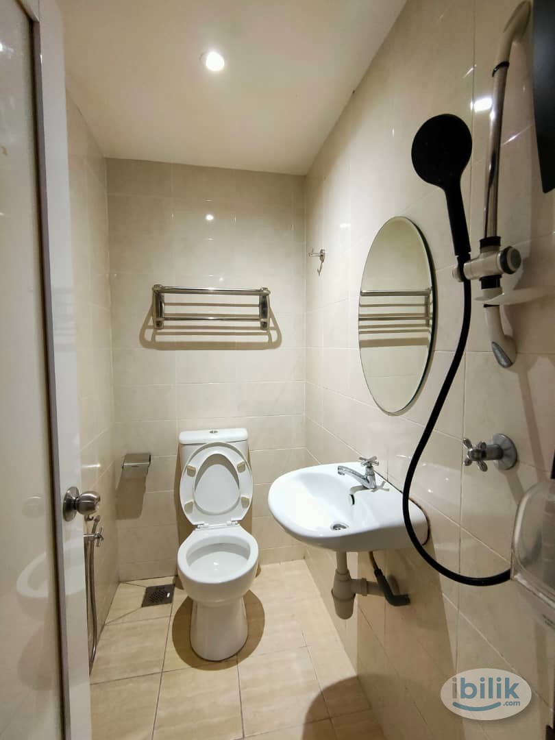 Master Room at Damansara Perdana, Petaling Jaya - Image 2