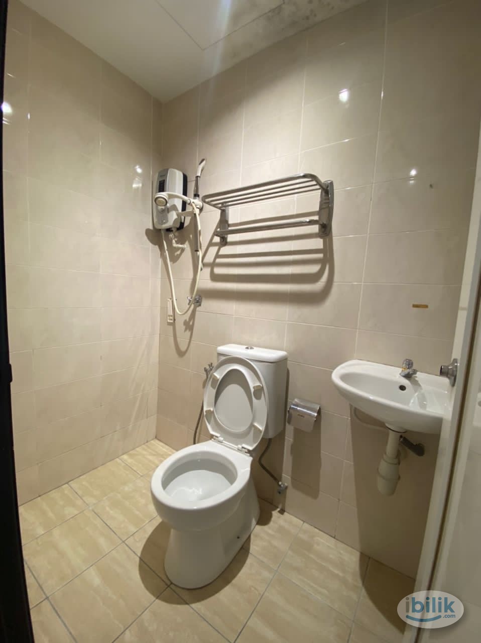 🏬🛌✨✨Nearby Public Transport Private Bathroom For Rent in Damansara perdana，zero deposit 👍🏻👍🏻👍🏻 - Image 2
