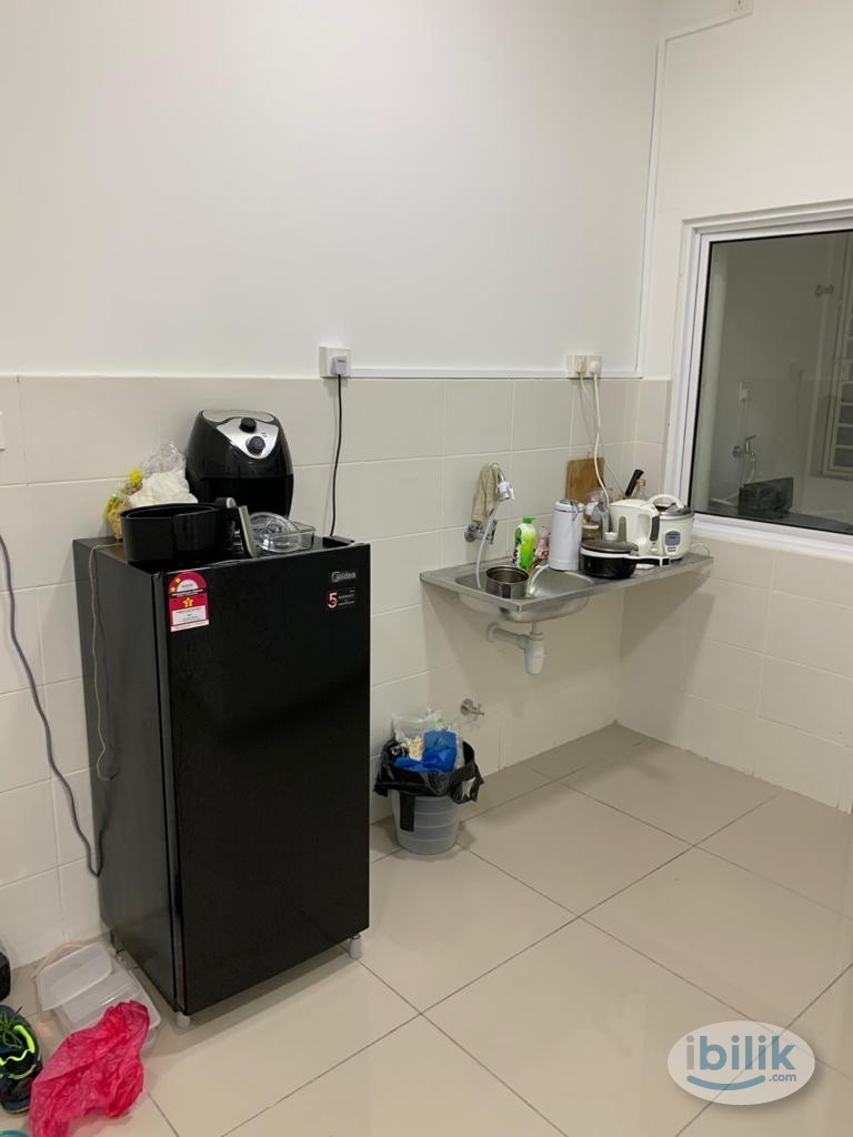 Air Cond Middle Room at Saville @ D'Lake, Puchong-Nearby 5-10 min driving Puchong Utama, Cyberjaya - Image 4