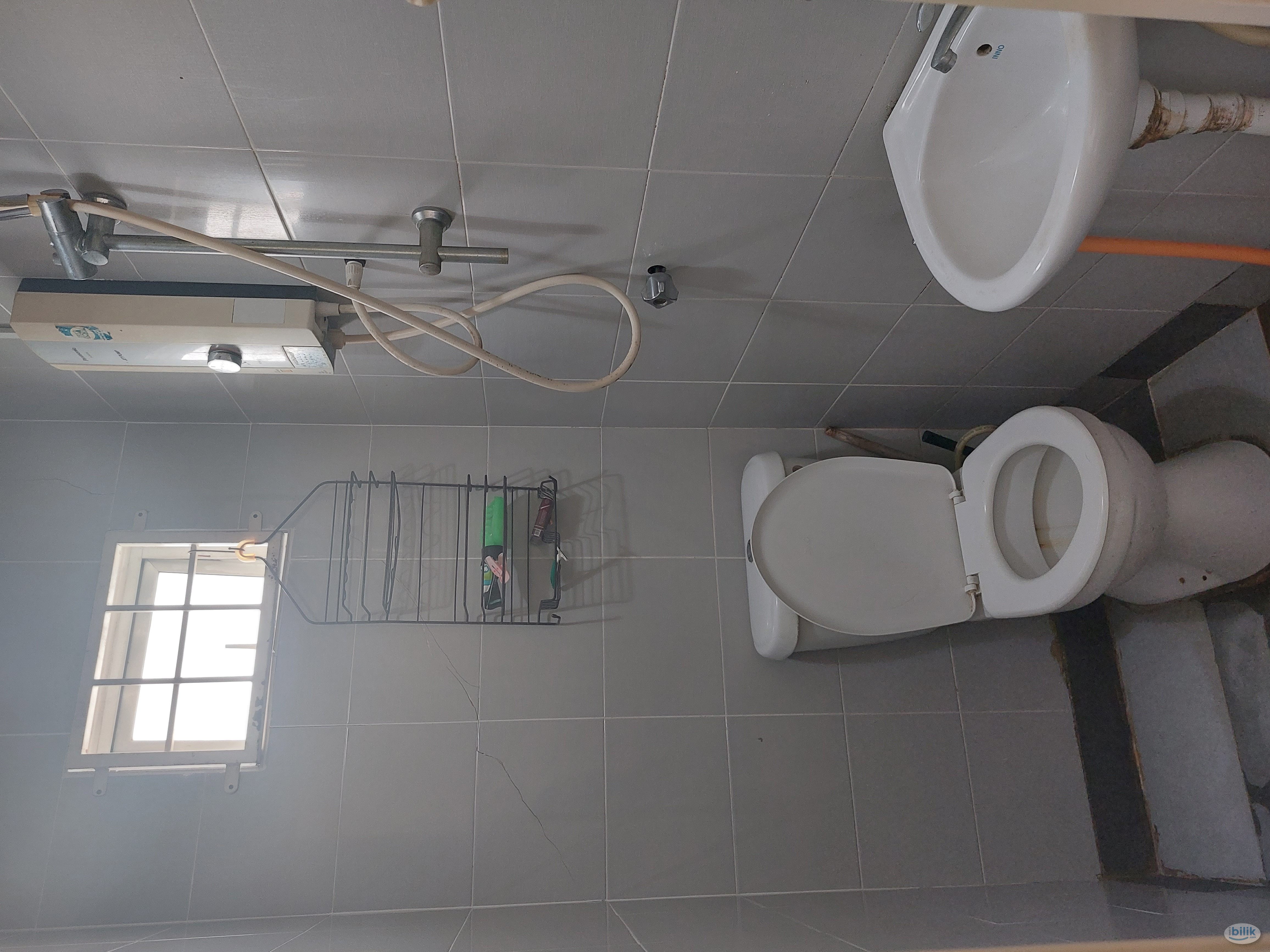 Middle Room at Bukit OUG Townhouse, Bukit Jalil - Image 2