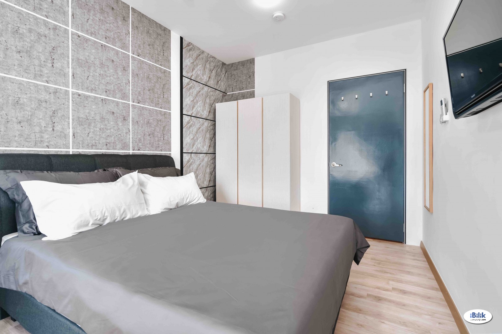 Middle Room at Emporis, Kota Damansara - Image 1