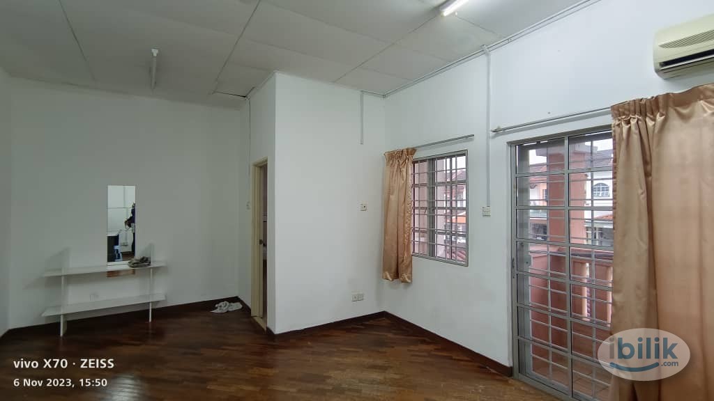 Master Room + Free WiFi @ Bandar Puteri Puchong near IOI LRT Puchong - Image 2