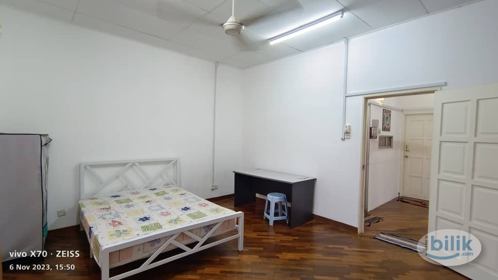 Master Room + Free WiFi @ Bandar Puteri Puchong near IOI LRT Puchong - Image 3