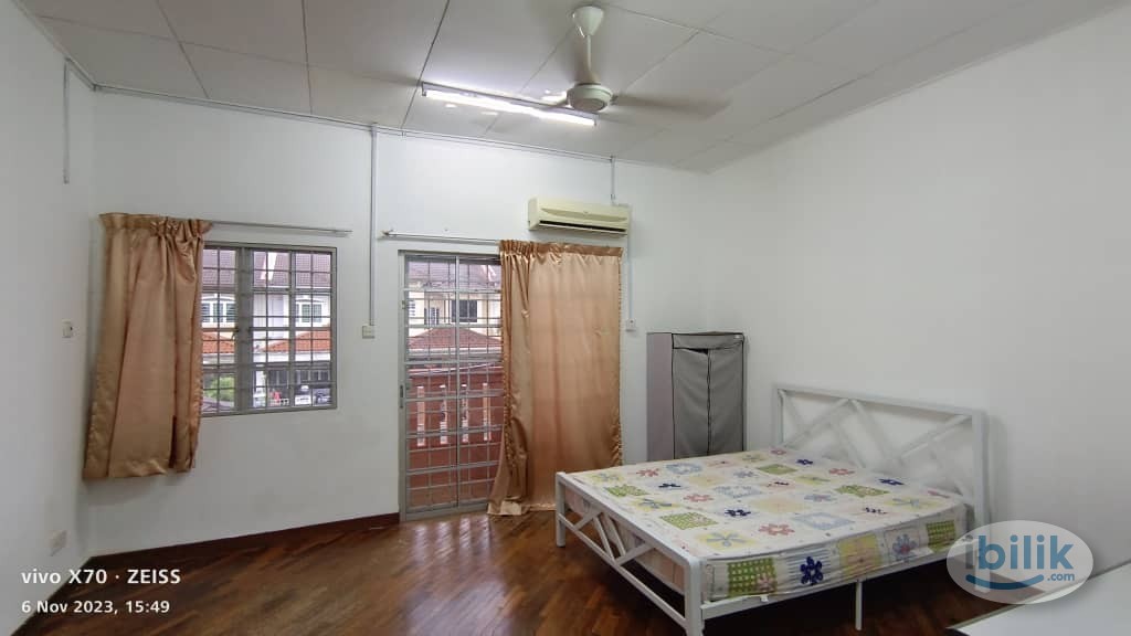 Master Room + Free WiFi @ Bandar Puteri Puchong near IOI LRT Puchong - Image 4