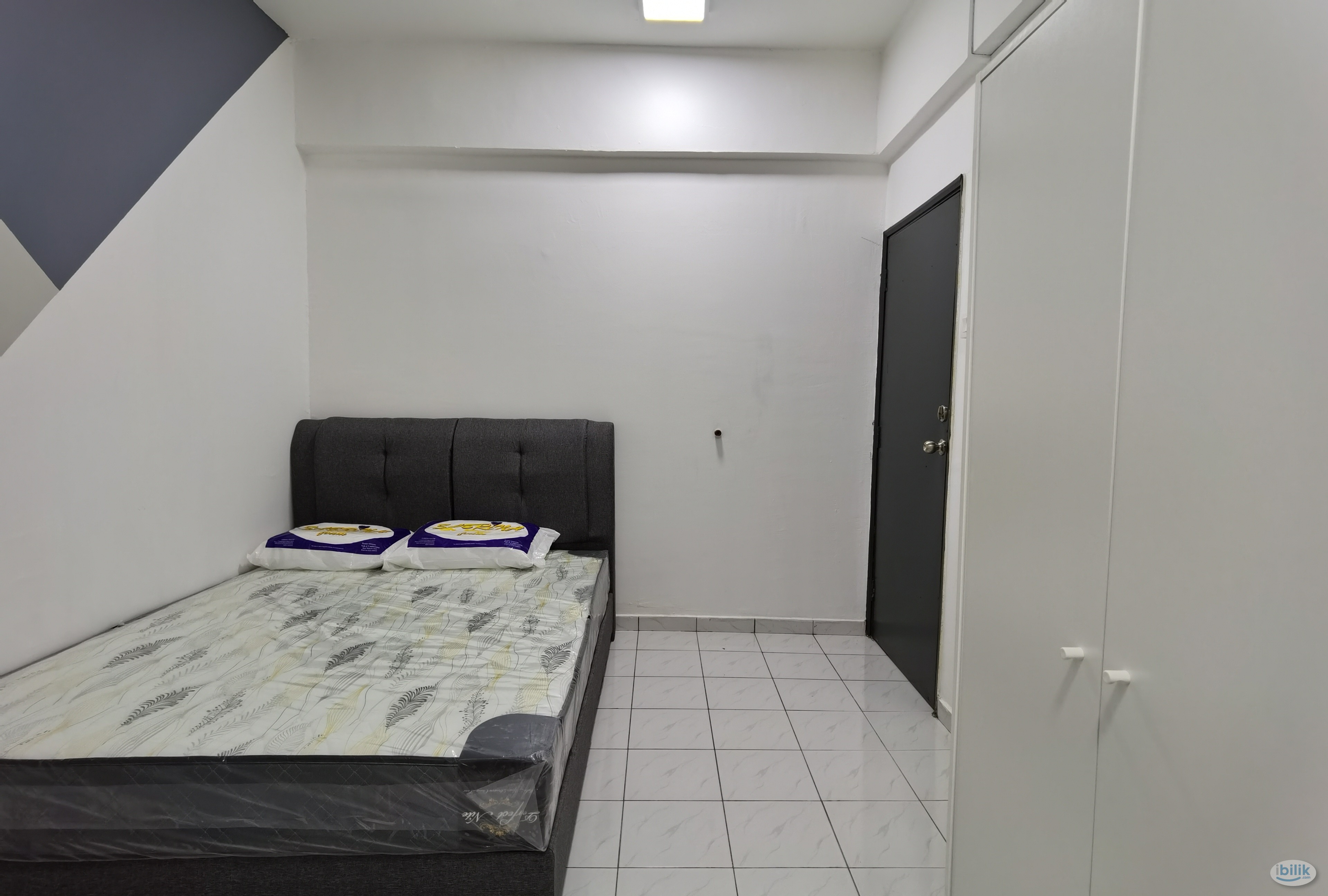 Middle Room at Endah Ria, Sri Petaling - Image 3
